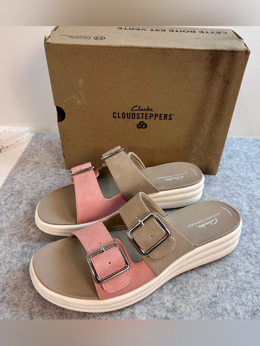 New Clarks Cloudsteppers Women’s Pink and Beige Buckle Slides Sandals / 9 wide